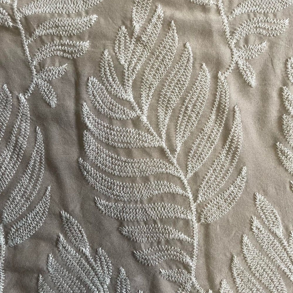 Leaf Pattern Cream Top - Picture 3 of 6